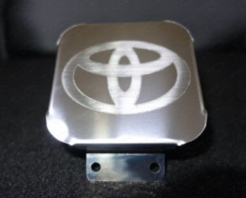 Заглушка на фаркоп с логотипом Toyota (на фаркопы TCC, нержавеющая сталь) TCC Toyota Fortuner AN160 дорестайлинг (2015-2020)