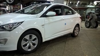 4 999 р. Пластиковые пороги АвтоКрат  Hyundai Solaris  1 седан (2014-2017) (Неокрашенные). Увеличить фотографию 3