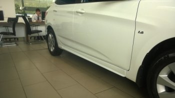 4 999 р. Пластиковые пороги АвтоКрат  Hyundai Solaris  1 седан (2014-2017) (Неокрашенные). Увеличить фотографию 1