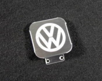 1 249 р. Заглушка на фаркоп с логотипом Volkswagen (на фаркопы TCC, нержавеющая сталь) TCC  Volkswagen Amarok - Touareg ( NF,  CR). Увеличить фотографию 1