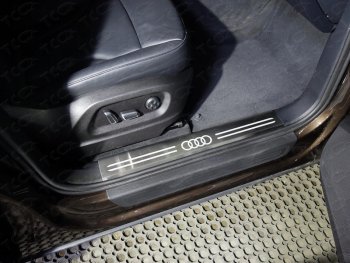 8 199 р. Накладки на пластиковые порожки салона (нержавейка, 4 шт.) ТСС Тюнинг  Audi Q5  8R (2008-2017) (лист шлифованный логотип AUDI). Увеличить фотографию 1
