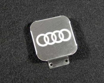 1 249 р. Заглушка на фаркоп с логотипом Audi (на фаркопы TCC, нержавеющая сталь) TCC  Audi Q3  F3 - Q8  4MN. Увеличить фотографию 1