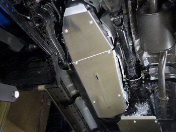 Защита бака (2 штуки, алюминий) TCC Toyota Fortuner AN160 дорестайлинг (2015-2020)
